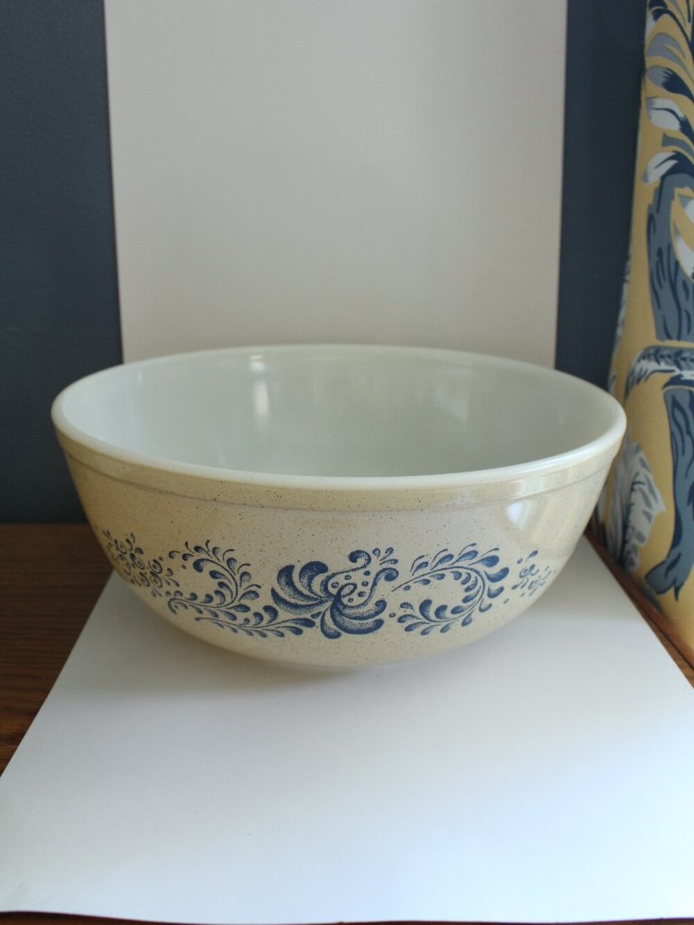 Pyrex Homestead Mixing Bowl 404 4qt